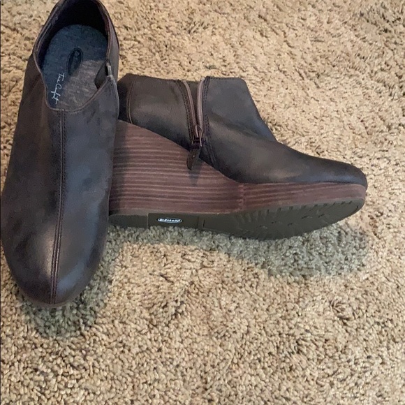 New no box Dr. Scholl’s Brown wedge - Picture 3 of 4